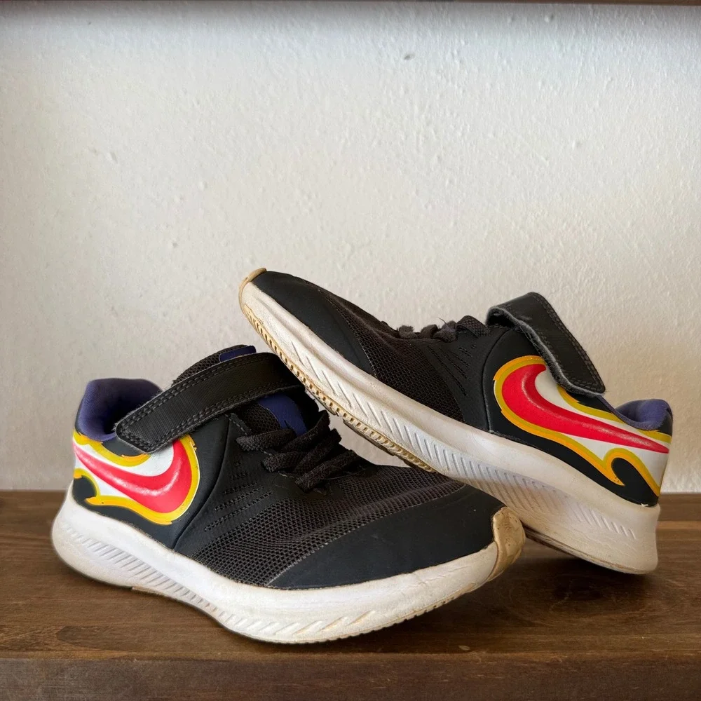 Nike Kids 2PC Sneaker Bundle Flex Runner Red Star Runner 3 Black Flame 12C